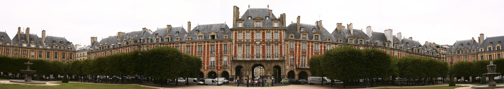 Panoramic image of the Places des Vosges square in the Marais district. A short walk from the Tresor collection of luxury apartments